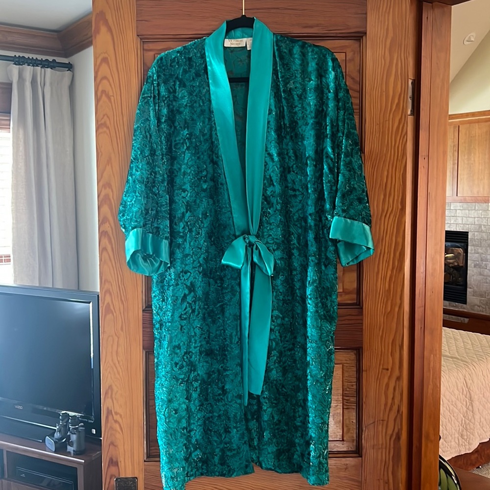Vintage Victoria Secret emerald green very fancy robe!  One size.